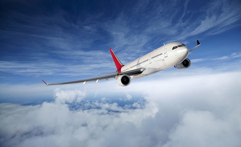 Air Vehicle, Commercial Airplane, Flying, Clouds Padres intencionales en Navidad4 1