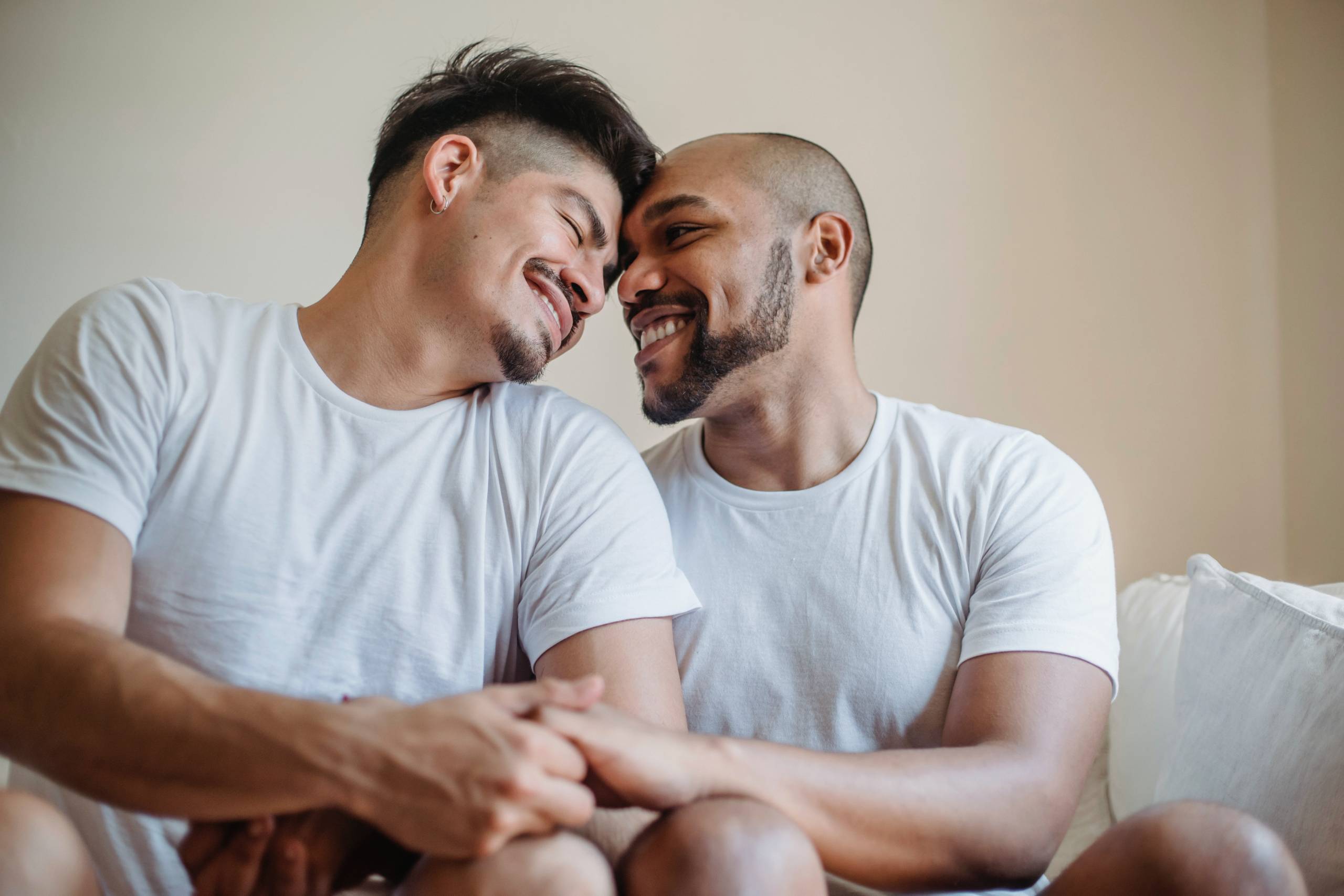 pexels-ketut-subiyanto-4746656 homosexuales 2